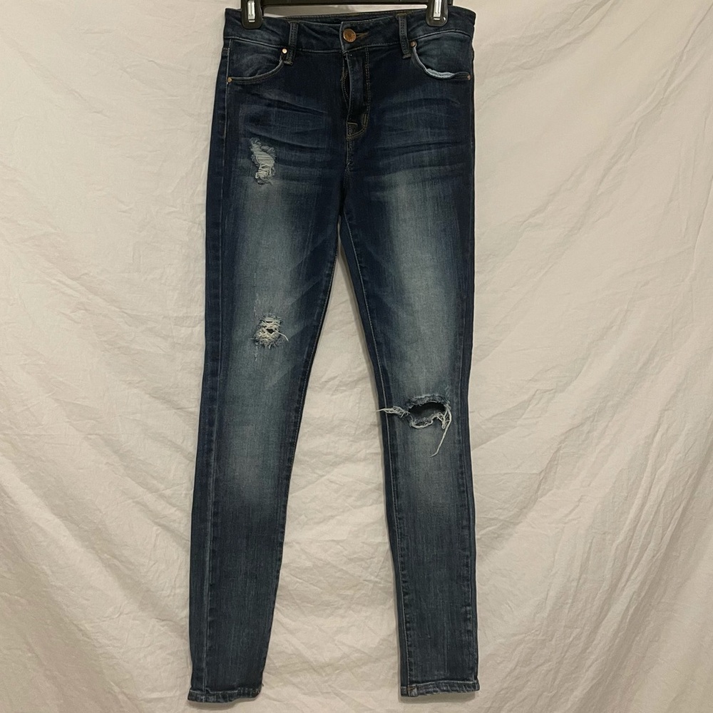 DARK WASH RIPPED JEANS